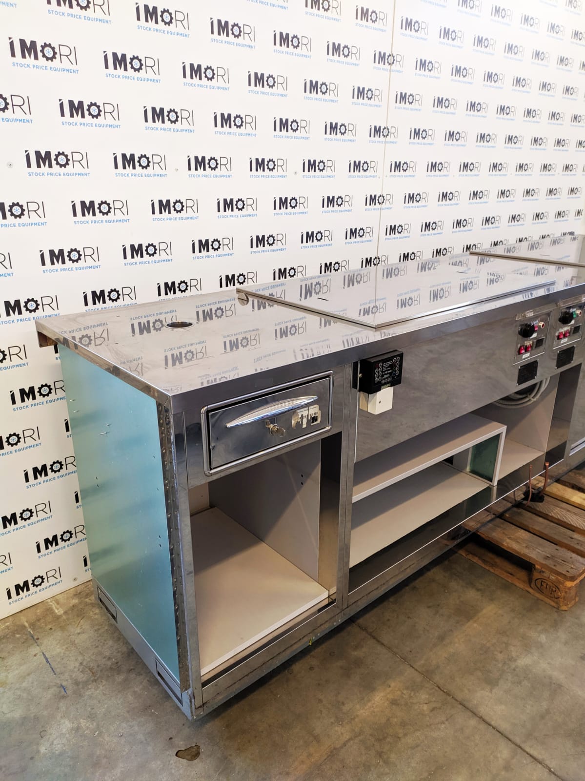Banco bar tavola fredda e banco cassa usato tn